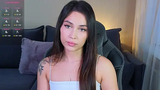 CarolineGuthrie online show from 8, 9, 2025