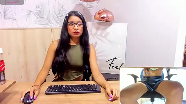 MelanyWayne  online show from 13, 11, 2025