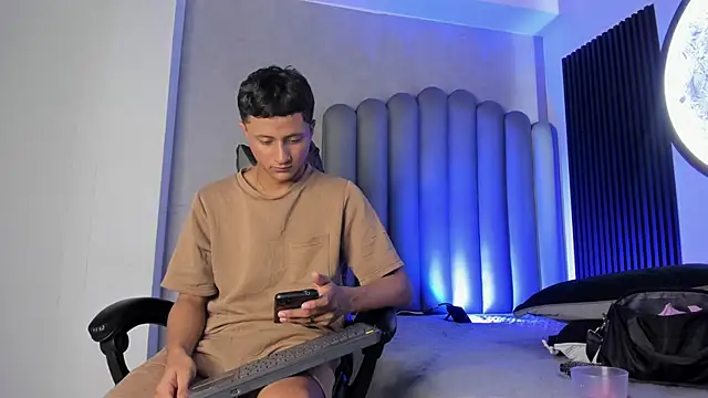  Leohot  online show from 8, 11, 2025