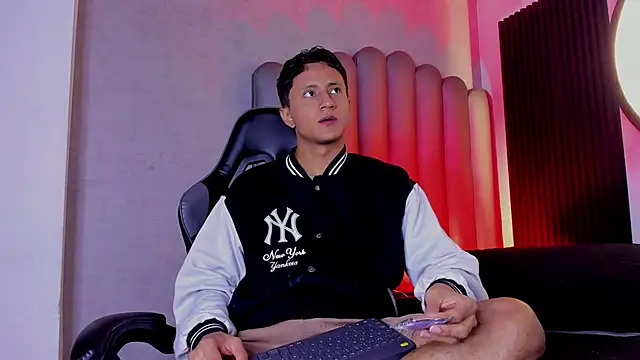  Leohot  online show from 28, 11, 2025