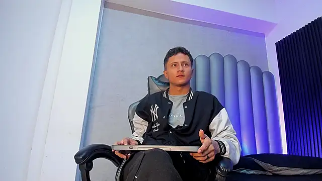  Leohot  online show from 5, 11, 2025