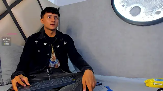  Leohot  online show from 13, 9, 2025