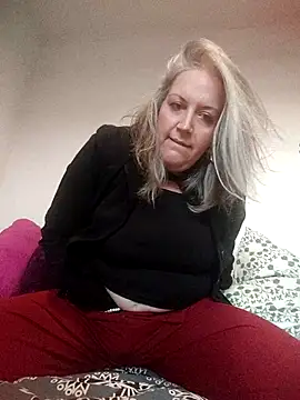 Snapshot of Feelineducentre chatting on 6, 2, 2026 Feelineducentre online show from 6, 2, 2026