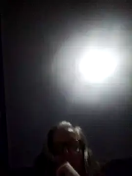 Snapshot of Feelineducentre chatting on 6, 11, 2025 Feelineducentre online show from 6, 11, 2025