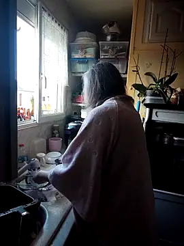 Snapshot of Feelineducentre chatting on 12, 10, 2025 Feelineducentre online show from 12, 10, 2025