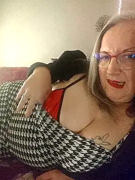 Snapshot of Feelineducentre chatting on 5, 1, 2026 Feelineducentre online show from 5, 1, 2026