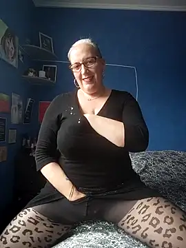 Snapshot of Feelineducentre chatting on 25, 10, 2025 Feelineducentre online show from 25, 10, 2025