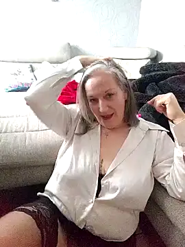 Snapshot of Feelineducentre chatting on 8, 11, 2025 Feelineducentre online show from 8, 11, 2025