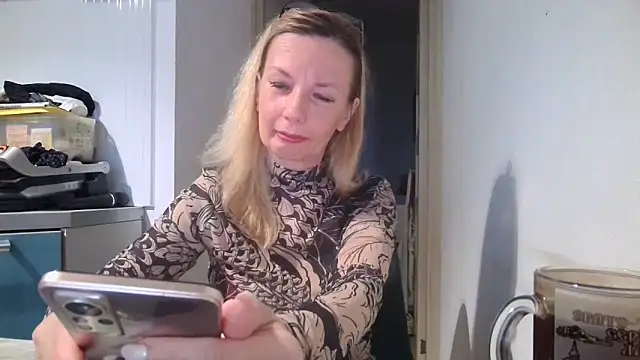 Sweetmurrr online show from 13, 6, 2026