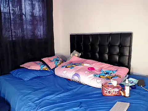 Megan Gil  online show from 19, 12, 2025