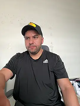 Snapshot of raulgzz4 chatting on 9, 7, 2026 raulgzz4 online show from 9, 7, 2026