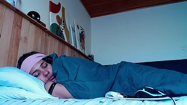 IVONNE COLLINS33 online show from 8, 11, 2025