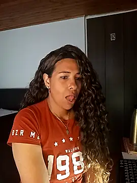 IVONNE COLLINS33 online show from 3, 11, 2025