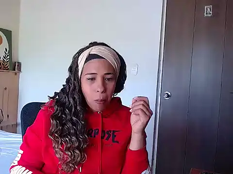 IVONNE COLLINS33 online show from 23, 9, 2025