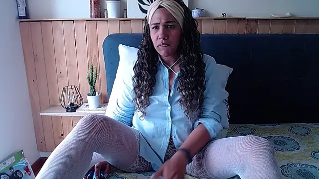 IVONNE COLLINS33 online show from 20, 9, 2025