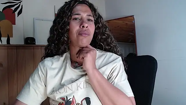 IVONNE COLLINS33 online show from 23, 10, 2025