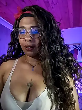 Snapshot of IVONNE_COLLINS33 chatting on 2, 3, 2026 IVONNE COLLINS33 online show from 2, 3, 2026