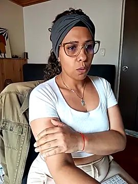 IVONNE COLLINS33 online show from 26, 11, 2025