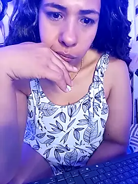 IVONNE COLLINS33 online show from 13, 11, 2025