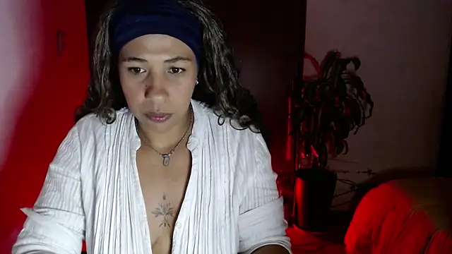 IVONNE COLLINS33 online show from 18, 3, 2026