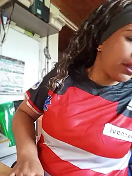 IVONNE COLLINS33 online show from 16, 4, 2026