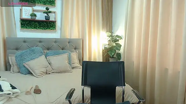 Snapshot of zohet_kriss chatting on 16, 10, 2025 zohet kriss online show from 16, 10, 2025