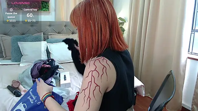 Snapshot of zohet_kriss chatting on 11, 11, 2025 zohet kriss online show from 11, 11, 2025