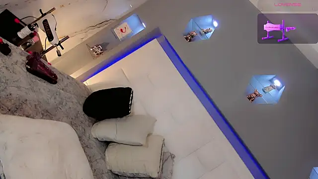 Ariia-janee online show from 10, 4, 2026