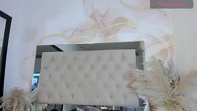 Luna Tylor online show from 7, 10, 2025