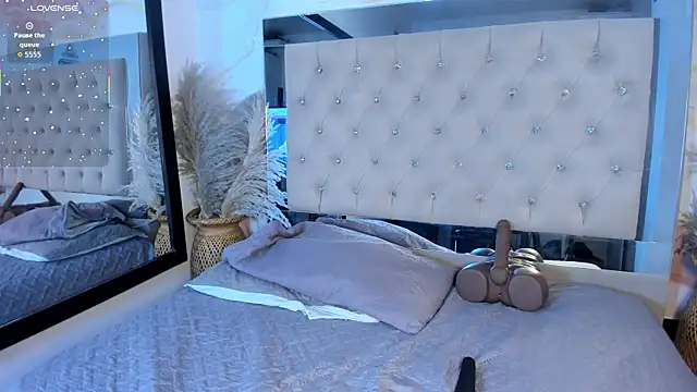 Luna Tylor online show from 14, 11, 2025