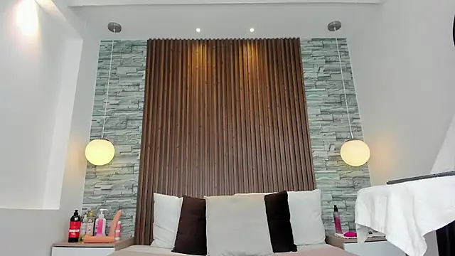 Snapshot of Miagomezx chatting on 18, 10, 2025 Miagomezx online show from 18, 10, 2025