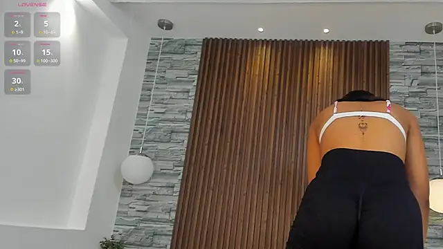 Snapshot of Miagomezx chatting on 3, 10, 2025 Miagomezx online show from 3, 10, 2025