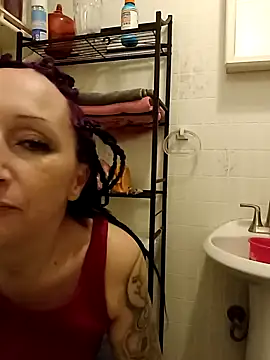 Snapshot of Dirtywhitebitch5150 chatting on 12, 1, 2026 Dirtywhitebitch5150 online show from 12, 1, 2026