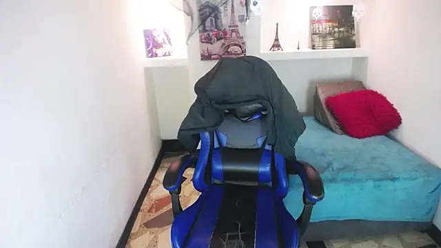 Snapshot of greiccy_20 chatting on 2, 11, 2025 greiccy 20 online show from 2, 11, 2025