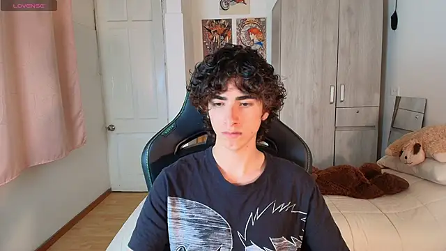 Nude Boy18 online show from 18, 12, 2025