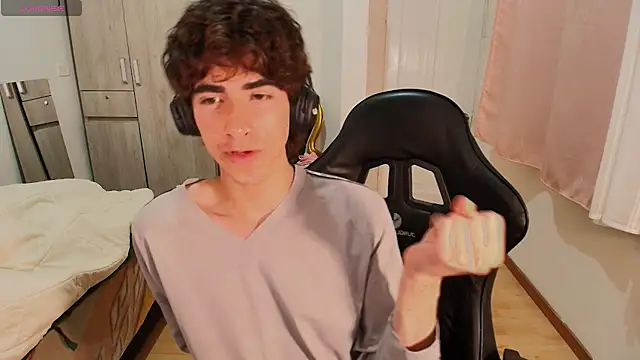 Nude Boy18 online show from 13, 9, 2025