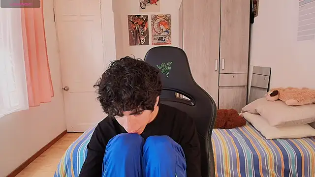 Nude Boy18 online show from 1, 6, 2026
