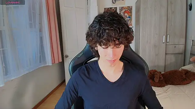 Nude Boy18 online show from 3, 12, 2025