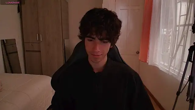 Nude Boy18 online show from 18, 9, 2025