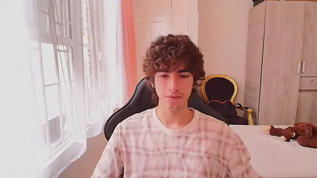 Nude Boy18 online show from 9, 10, 2025