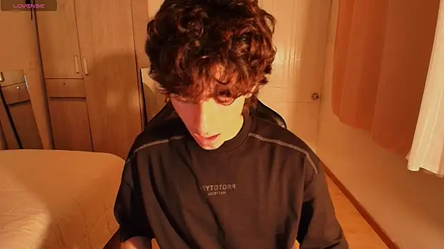 Nude Boy18 online show from 20, 9, 2025