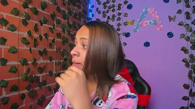 yumi hanna online show from 26, 10, 2025