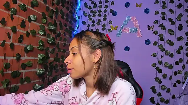 yumi hanna online show from 6, 11, 2025