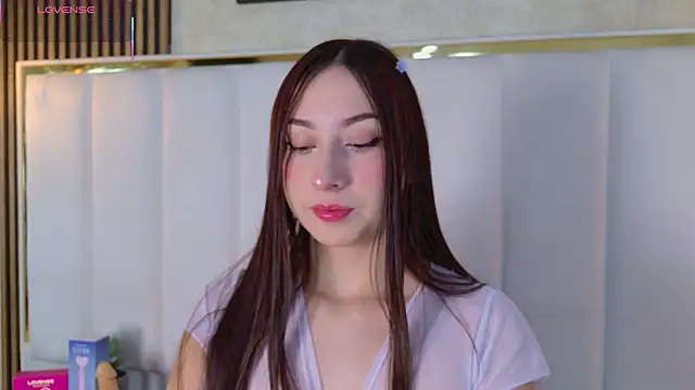 SofiJones  online show from 15, 10, 2025