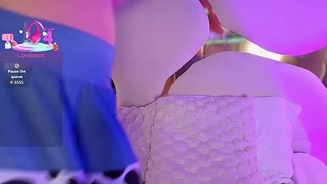 SofiJones  online show from 17, 2, 2026