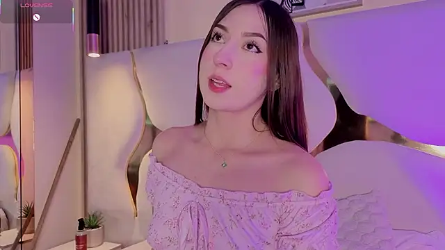 SofiJones  online show from 7, 2, 2026