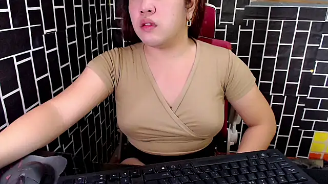 Snapshot of xUrDreamSlutWhore chatting on 12, 9, 2025 xUrDreamSlutWhore online show from 12, 9, 2025