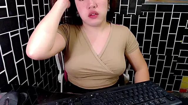 Snapshot of xUrDreamSlutWhore chatting on 15, 9, 2025 xUrDreamSlutWhore online show from 15, 9, 2025