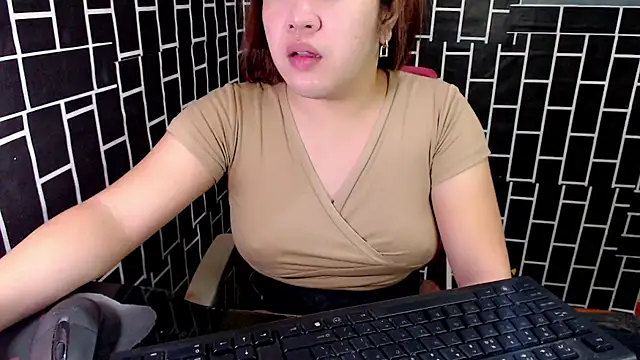 Snapshot of xUrDreamSlutWhore chatting on 14, 9, 2025 xUrDreamSlutWhore online show from 14, 9, 2025