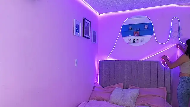 MiSofialeal online show from 3, 10, 2025